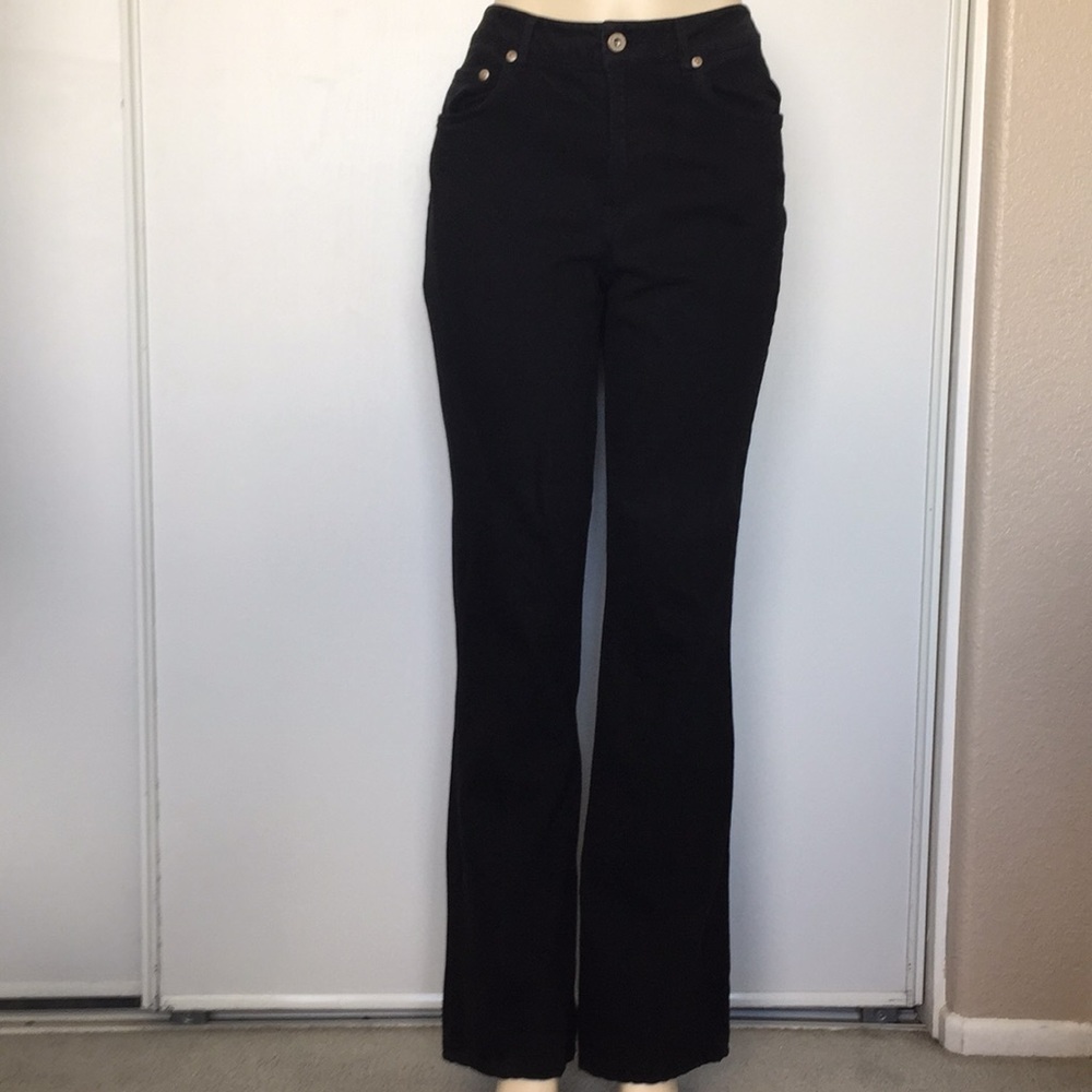 Womyn Vintage Black Straight Leg Stretch Jeans
